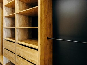 Armarios empotrados vs. armarios exentos: ¿cuál es la mejor opción para usted?