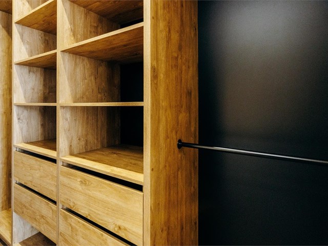 Armarios empotrados vs. armarios exentos: ¿cuál es la mejor opción para usted?