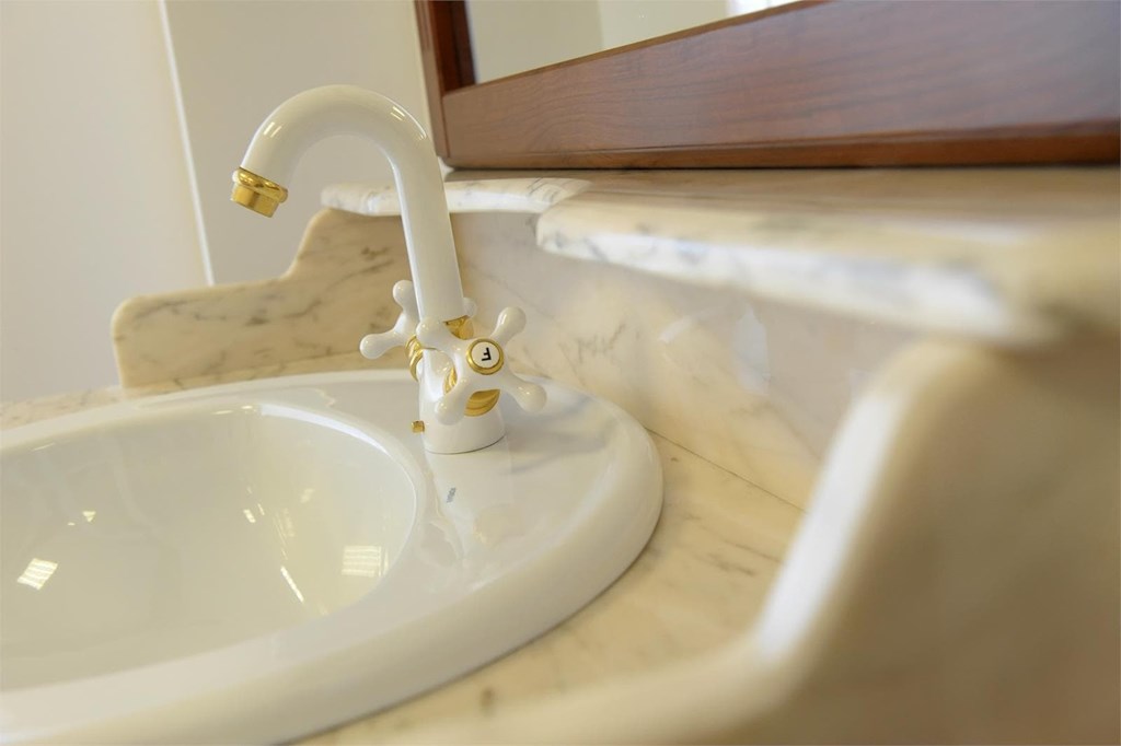 Baños en casas antiguas de Ferrol: soluciones a medida para espacios muy específicos