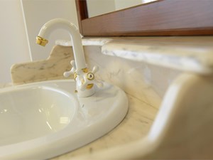 Baños en casas antiguas de Ferrol: soluciones a medida para espacios muy específicos