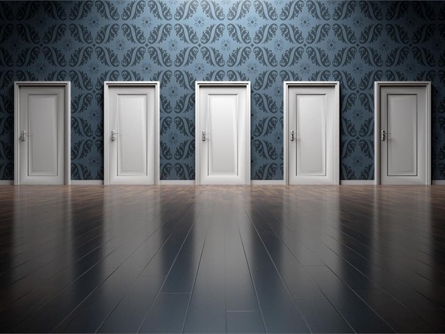 Marca estilo con las puertas de su vivienda