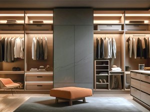 ¿Qué es más fácil mantener ordenado: un vestidor o un armario?